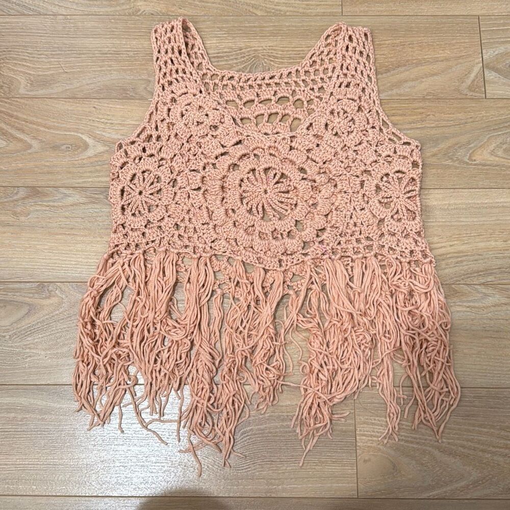 ‎Pink crochet fringe tassel top